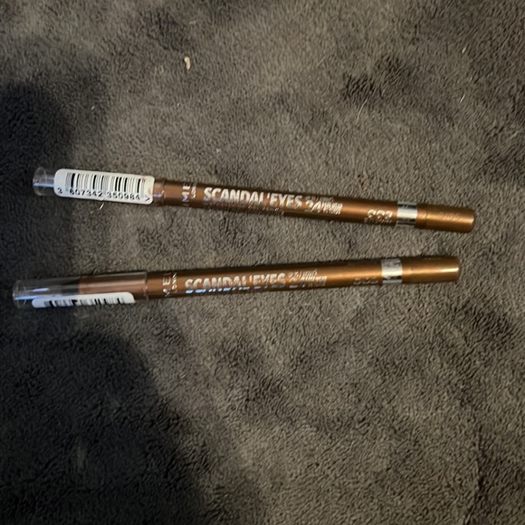 Makeup - Picture 4 of 5